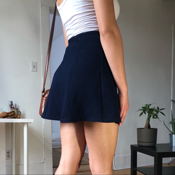Navy skirt - Picture 3 of 6
